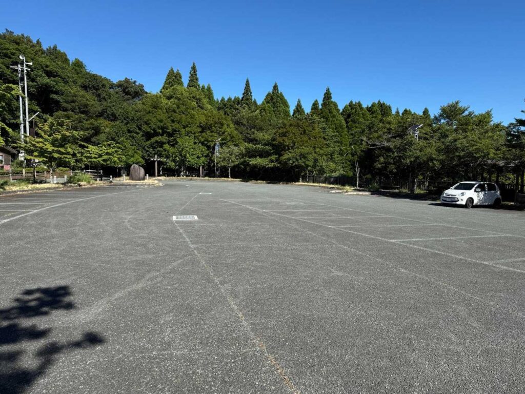 3連休の別所駐車場。暑いからかガラガラだった