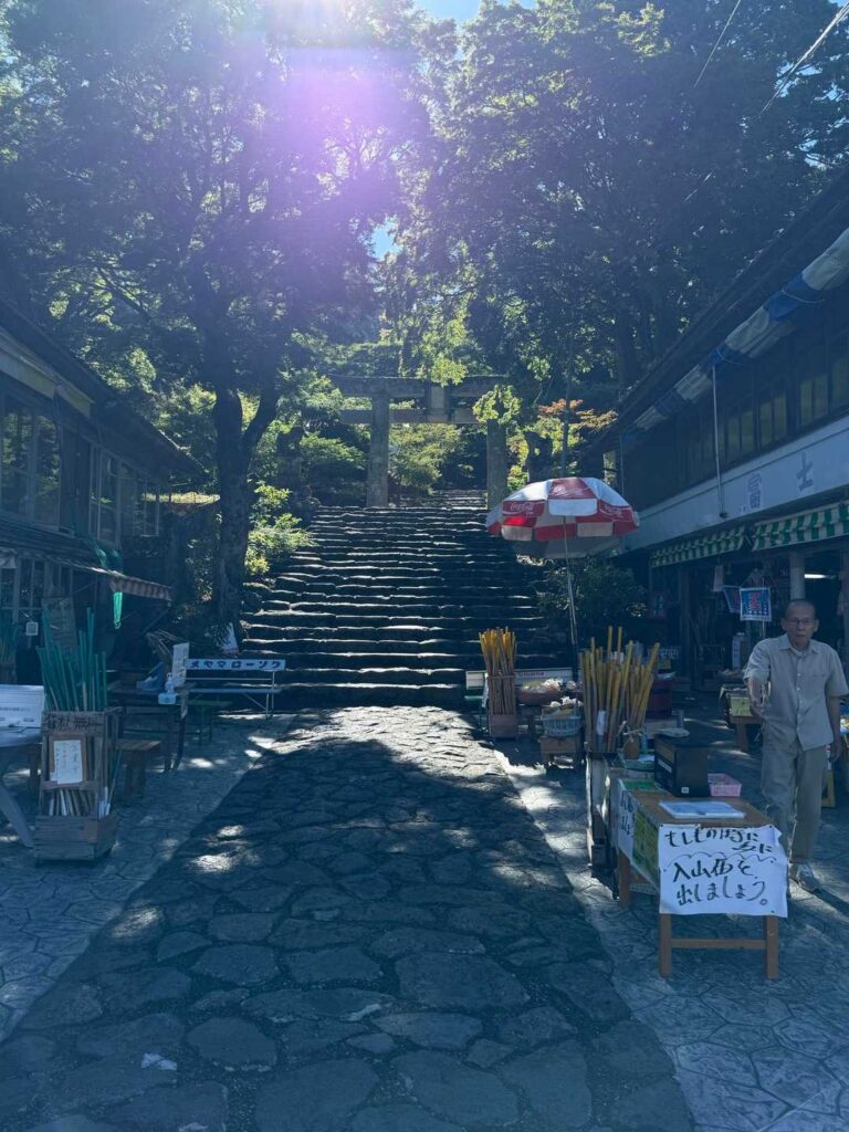 ここから参道へ入る