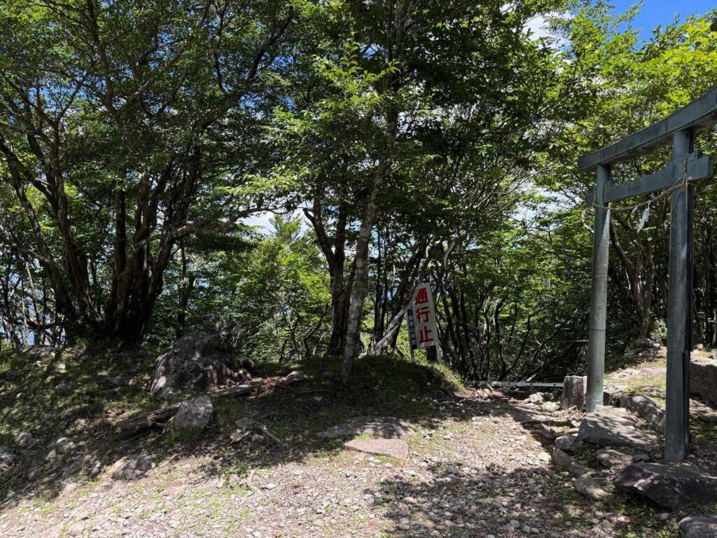 下山開始。産霊神社方面へ