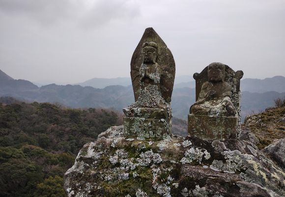 津波戸山の象徴的な奇岩
