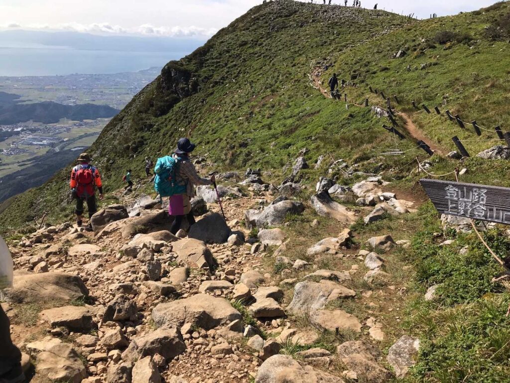 下山中の登山道