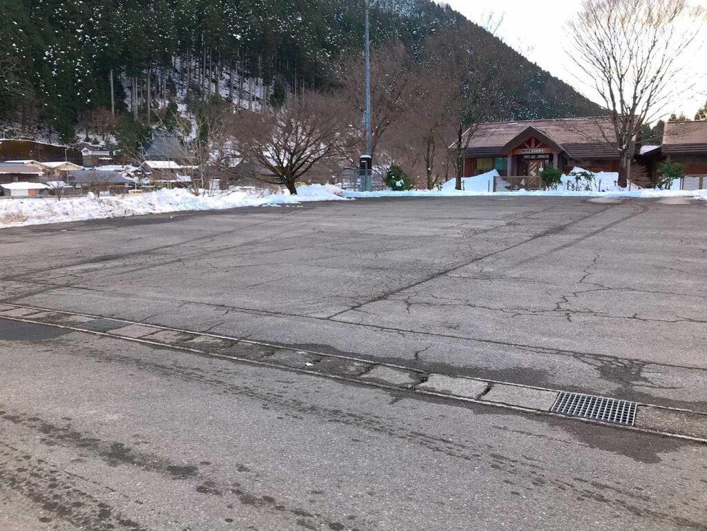 駐車場に戻ったら車はほぼゼロ。やっぱりね