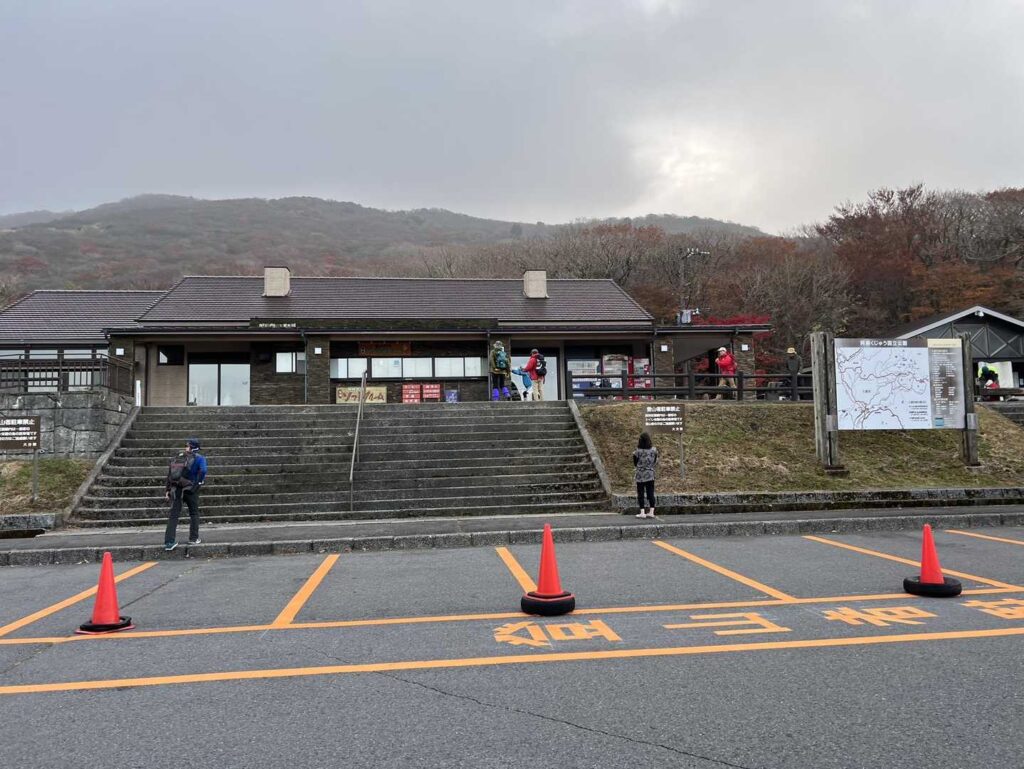 トイレと売店の建物