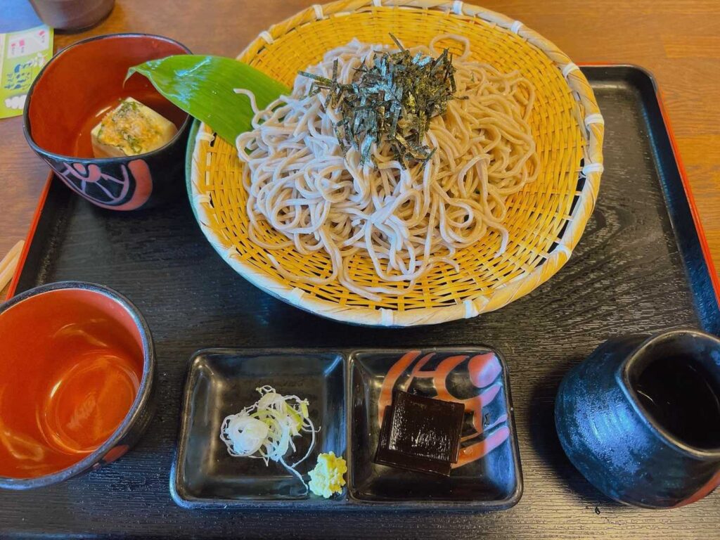 下山後 大涌谷に向かう途中 お腹も空いたので お蕎麦を