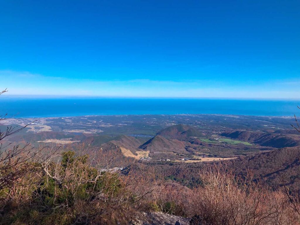振り返ると日本海の絶景