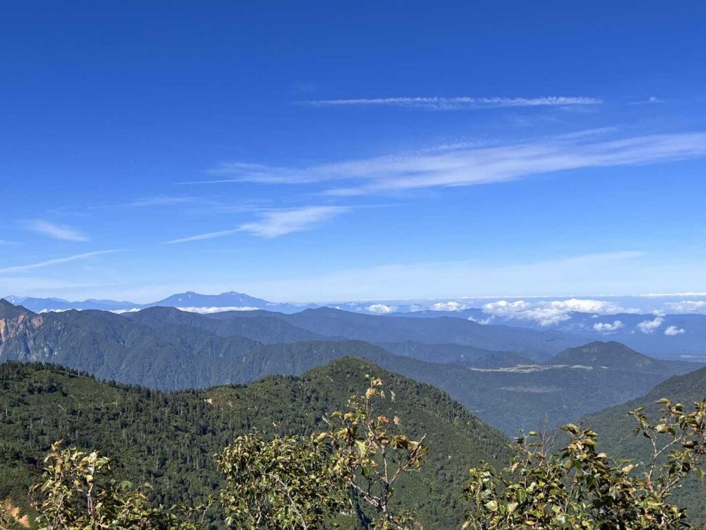 苗場山への稜線