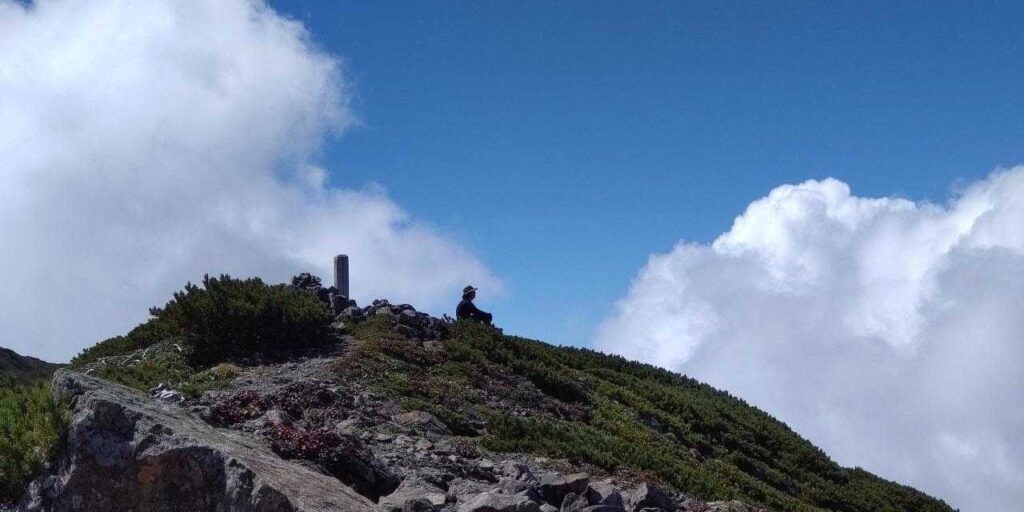 ひとりで景色を眺める