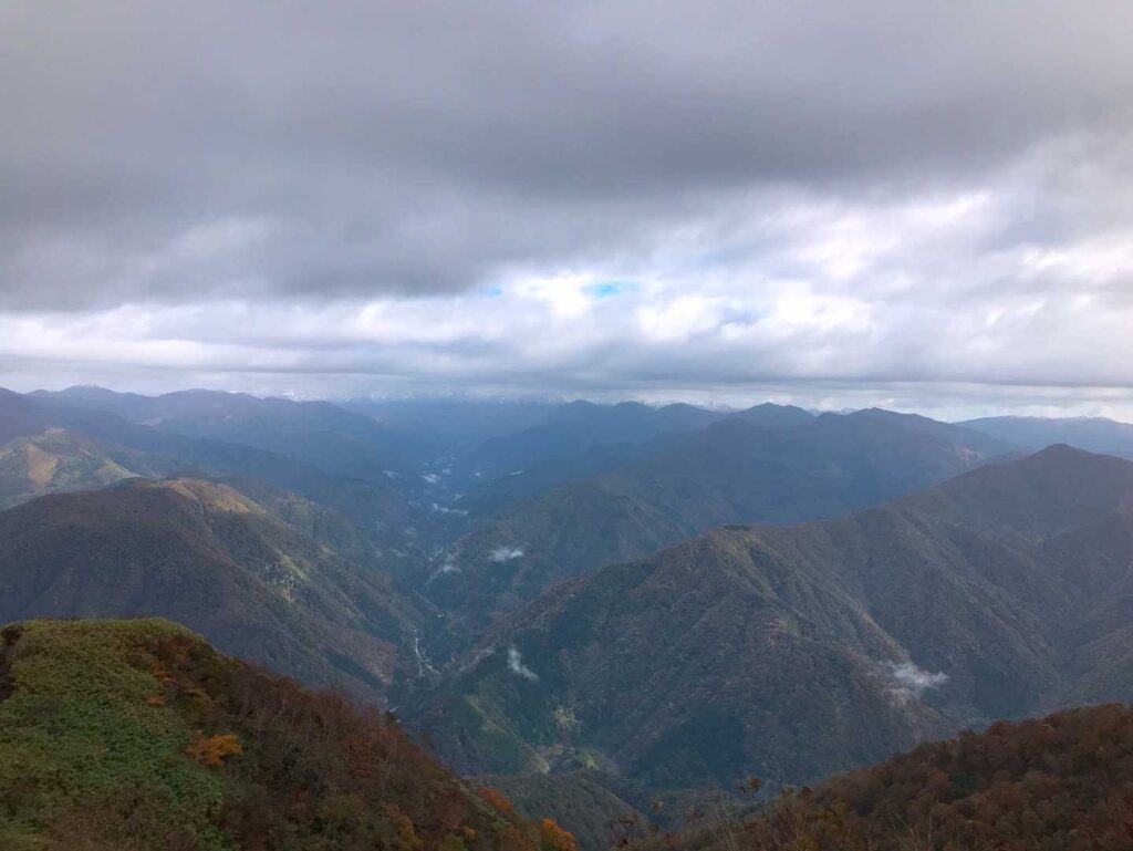 山々の展望と晴れ間