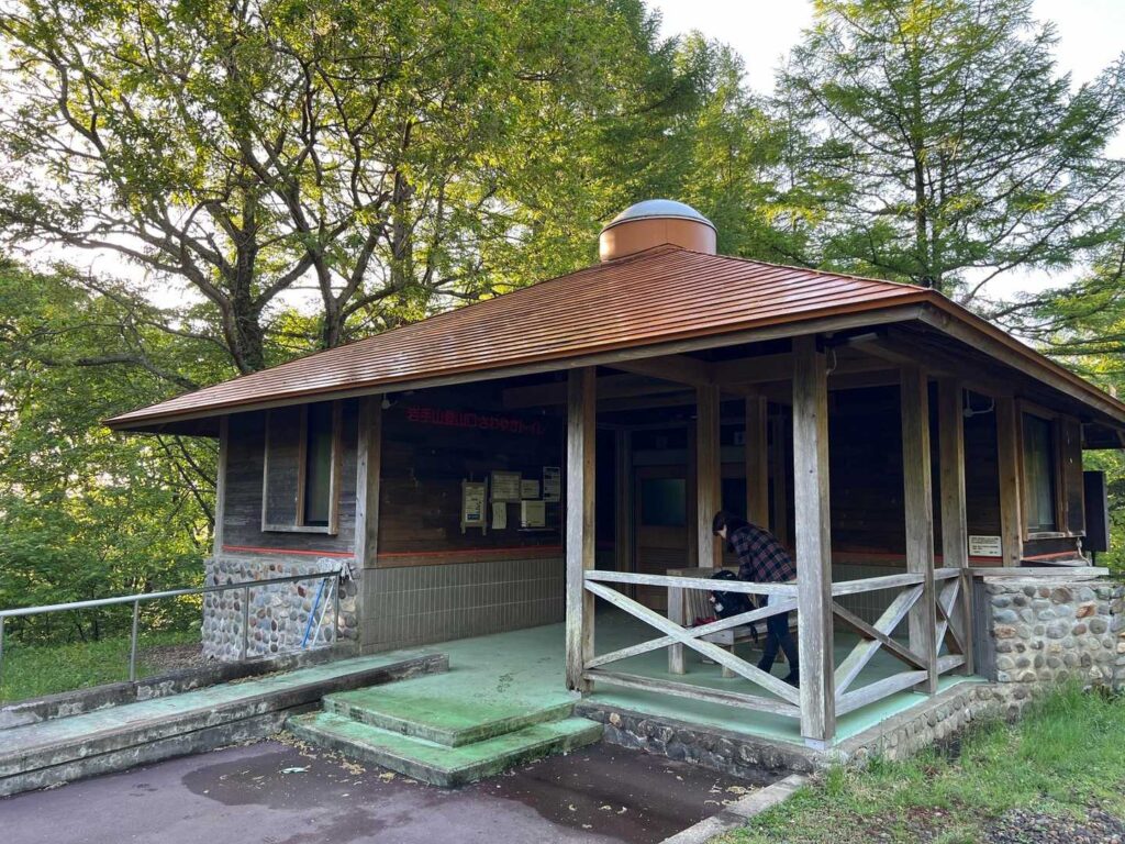 キャンプ場のトイレ