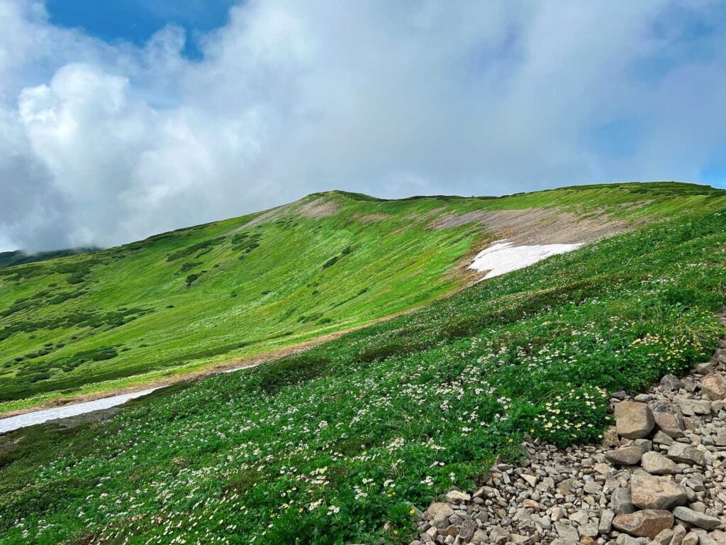 気持ちのいい稜線歩き