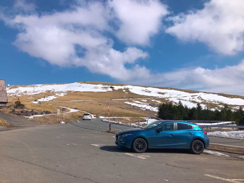おつかれさま。車山をバックに