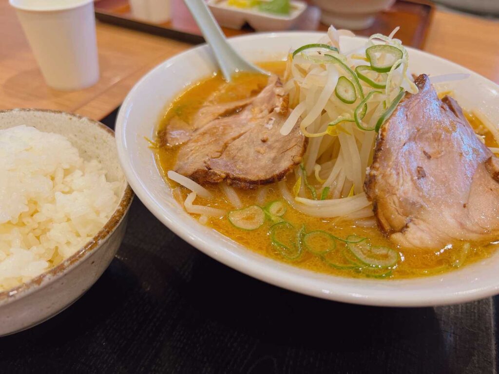 帰りのSAで味噌ラーメン