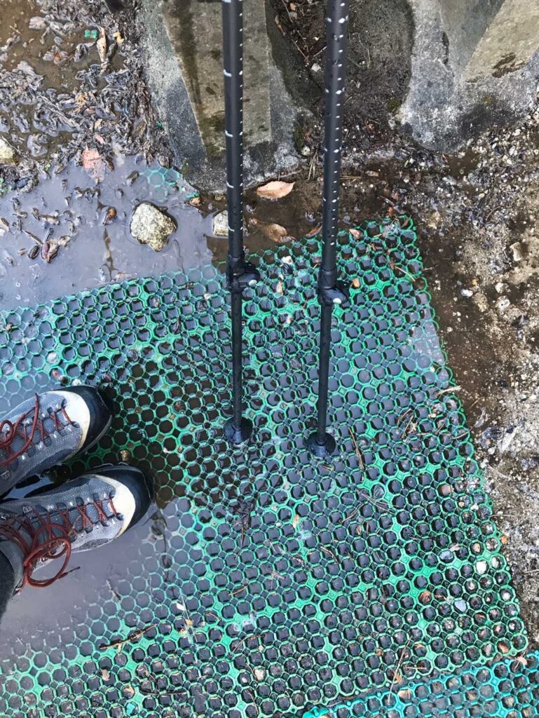 最後にドロドロのポールと靴を洗わせて頂きました！！