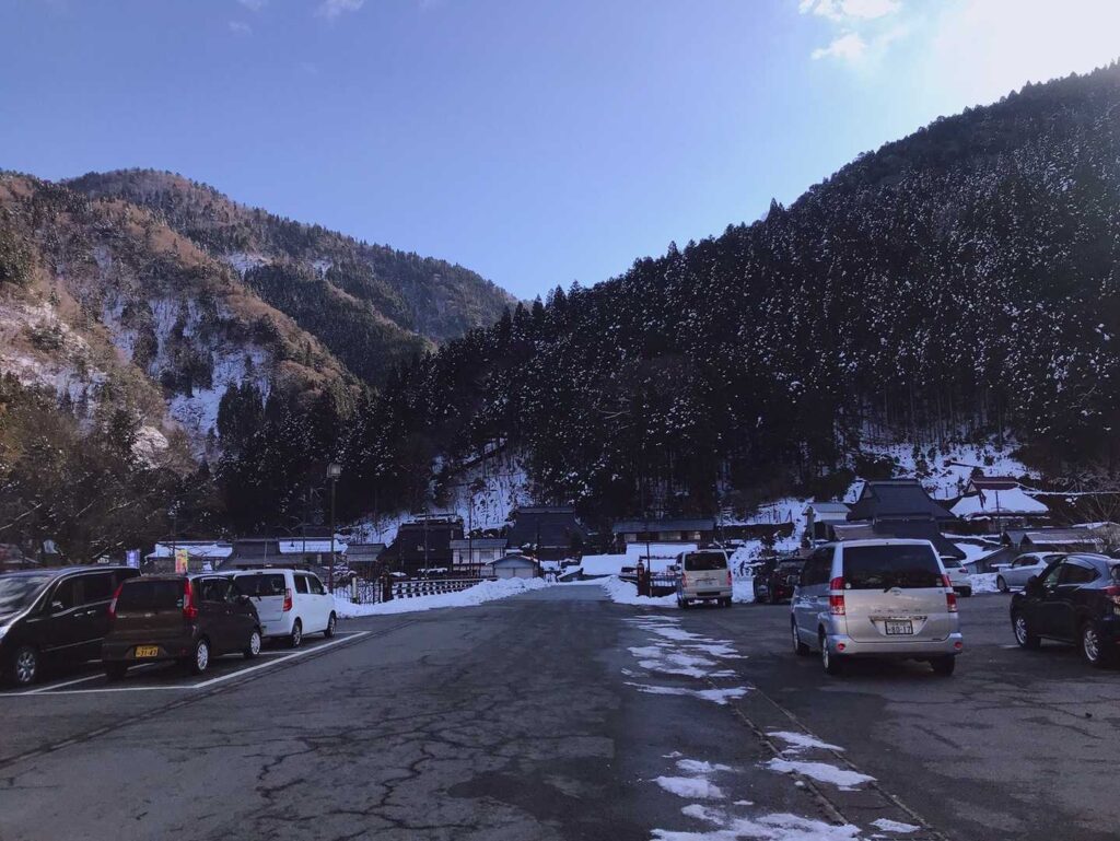 駐車場は結構とまっています!!