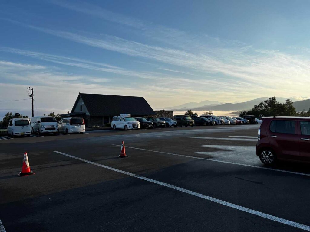 望岳台の駐車場から眺める十勝岳