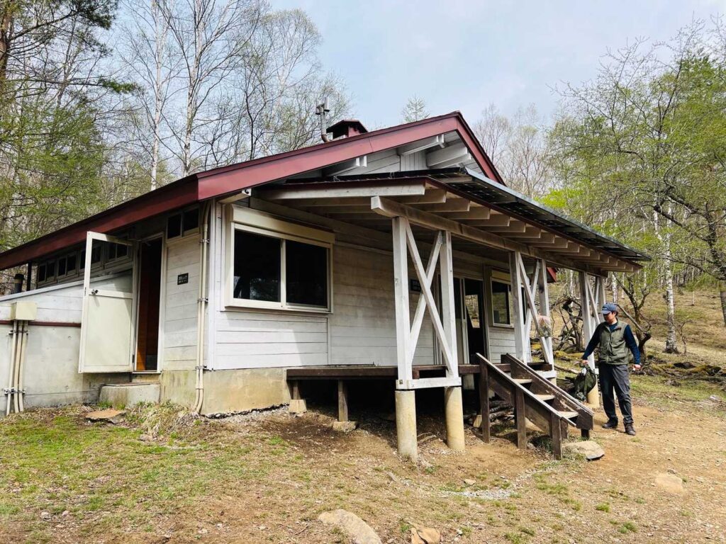 直ぐに 避難小屋