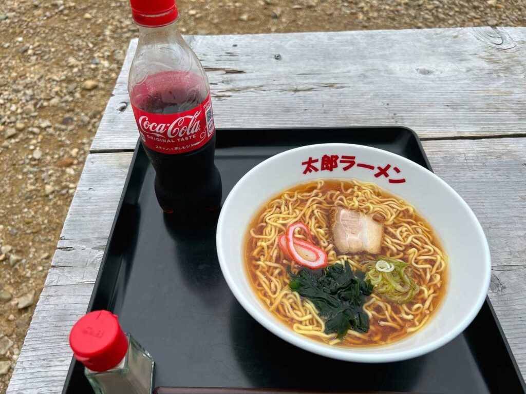 太郎平小屋の名物ラーメン