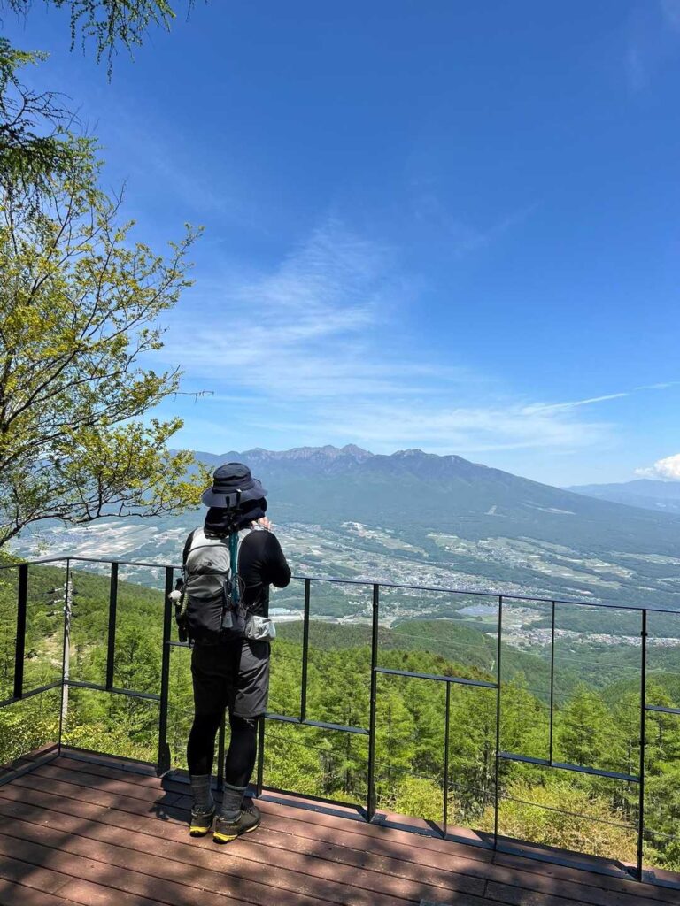 途中のここ ベンチも椅子もあって / コーヒー飲みながら 最高です😊