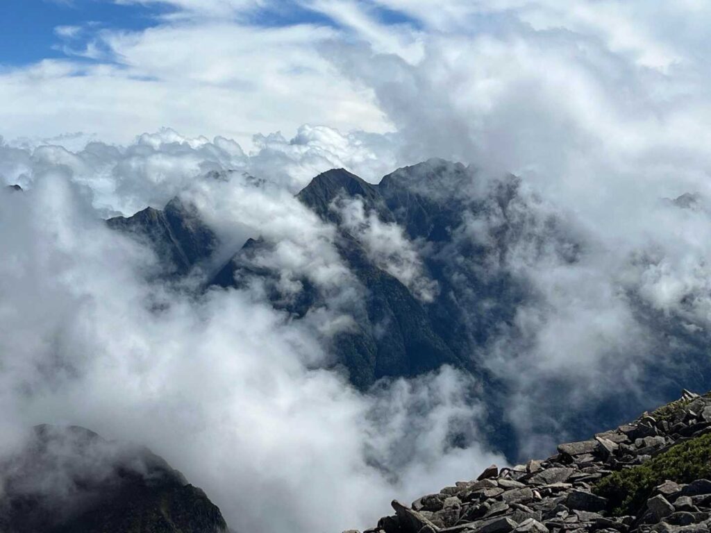 穂高連峰と白山方面の展望