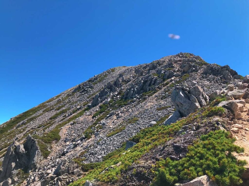 ガレ場の岩稜帯