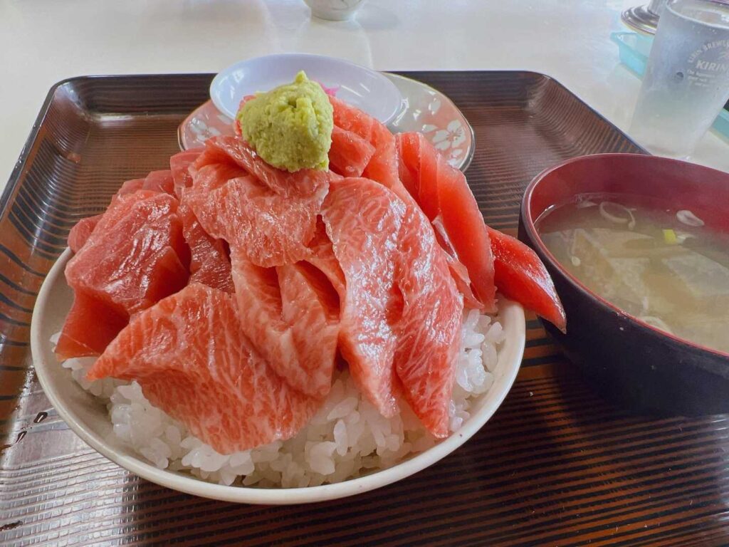 鶴亀屋食堂のマグロ丼