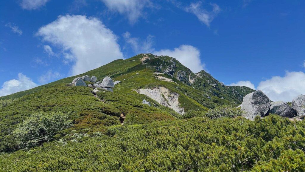 山頂まであと少しなのに遠い