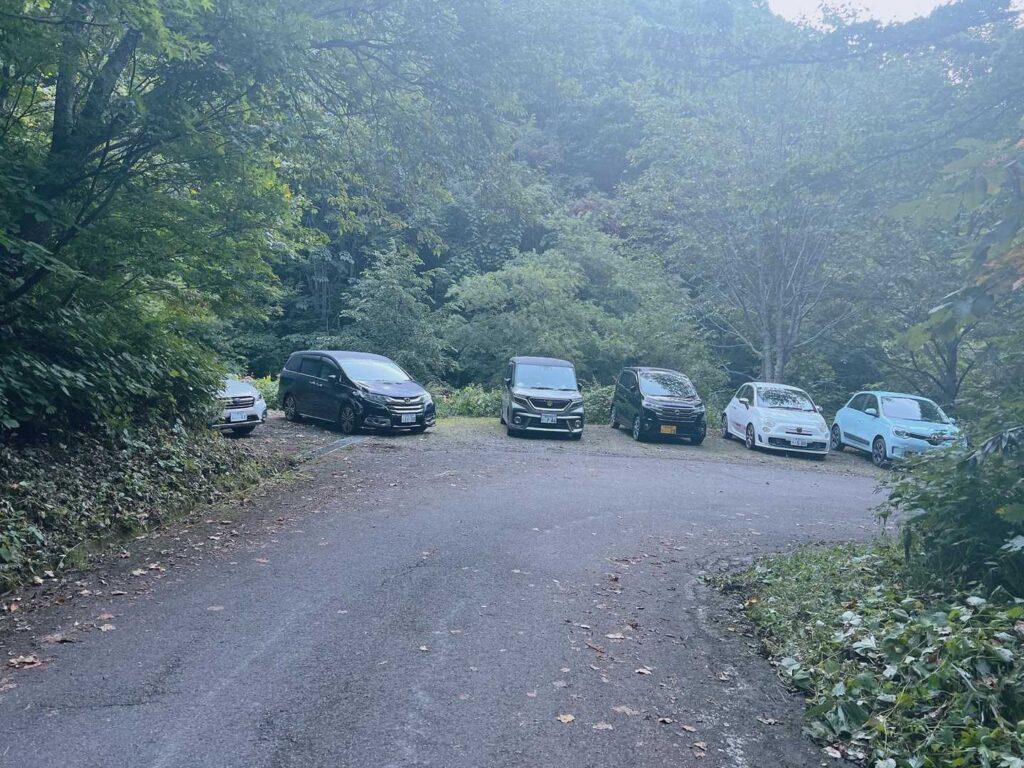 早朝の駐車場の様子