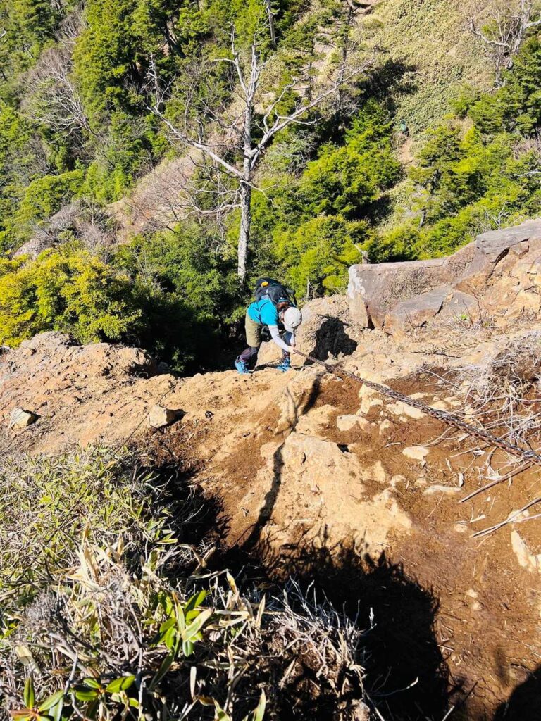 最初の鎖場を上から