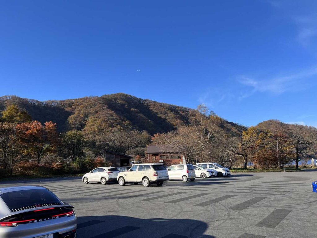 到着時の駐車場、まだ余裕あり