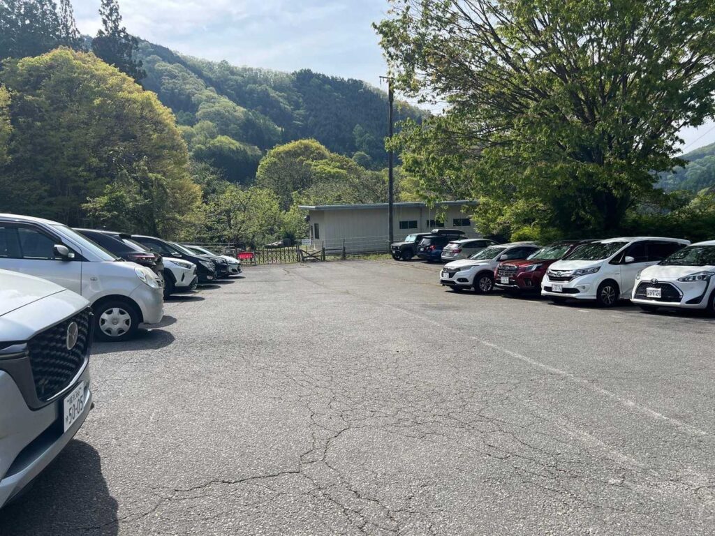駐車場はこの時間でも空きあり