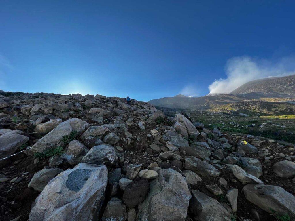 避難小屋から先の登山道