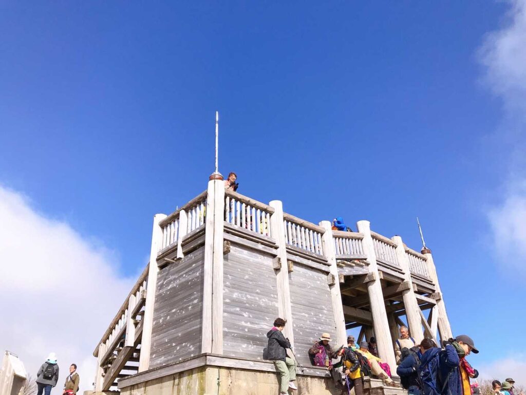 展望台から海と山の眺望