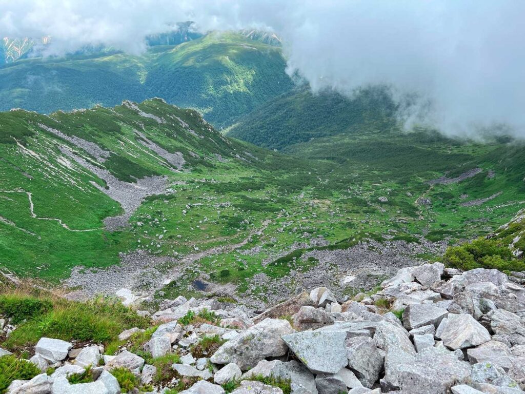山頂からの景色を独り占め