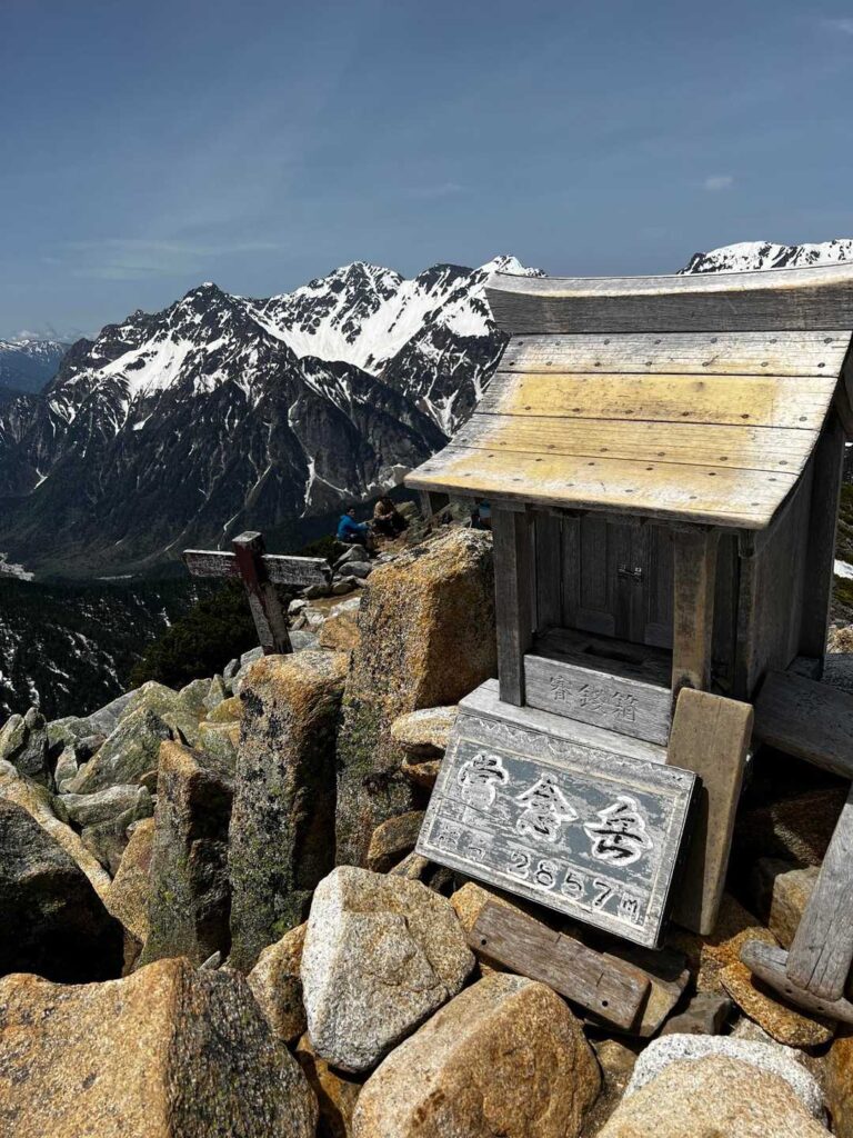 常念岳山頂に到着