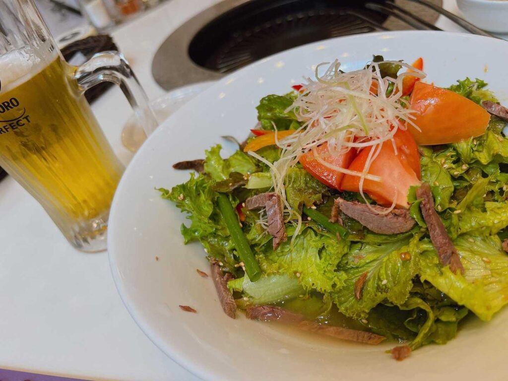 ぴょんぴょん亭のセンナムル冷麺とビール