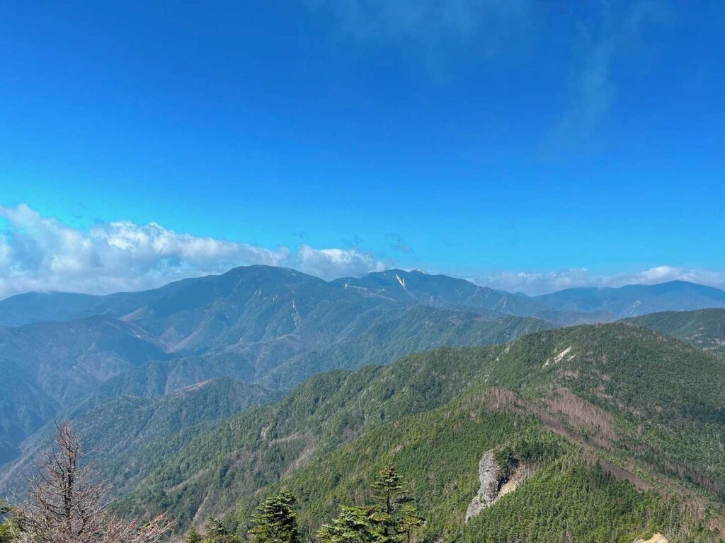 甲武信ヶ岳山頂からの展望