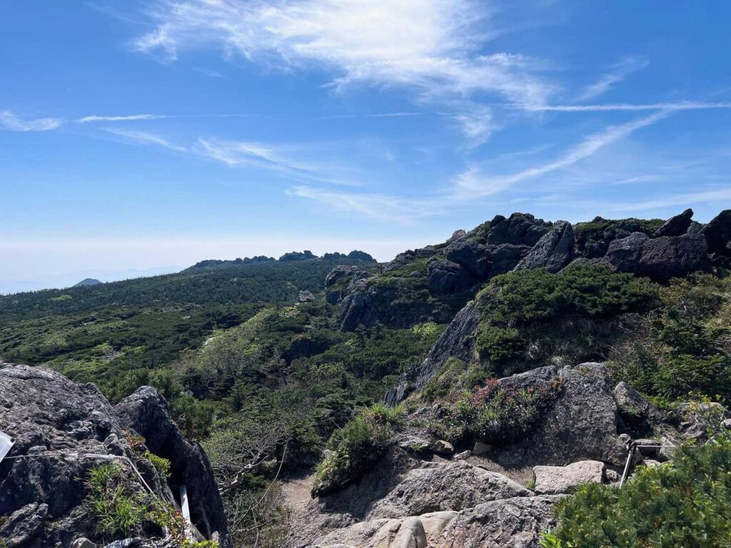 剣ヶ峰へ向かう岩場