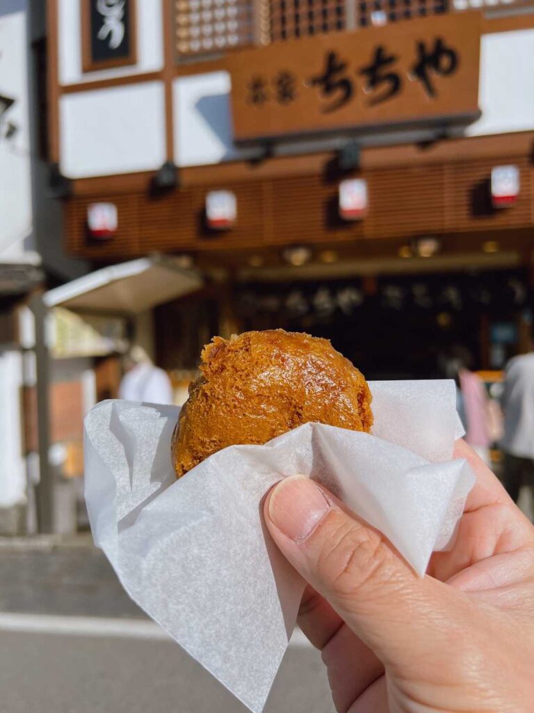 草津温泉で出来たての温泉まんじゅう
