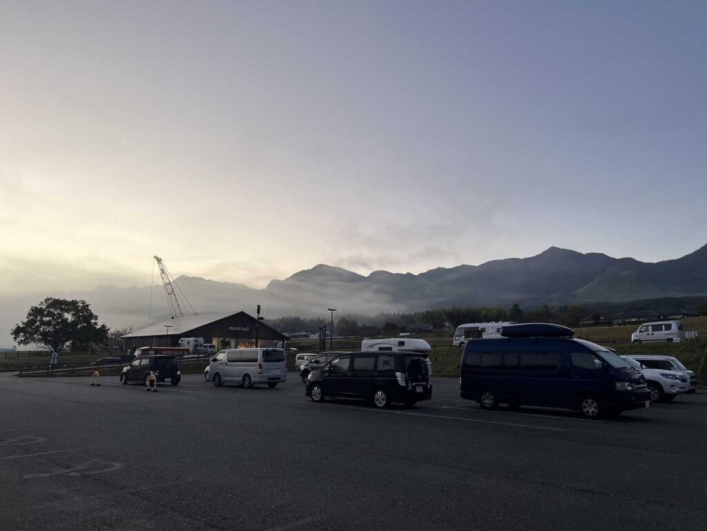 朝の道の駅の幻想的な雰囲気