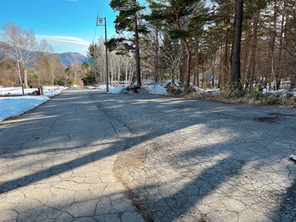 誰もいなくなった駐車場