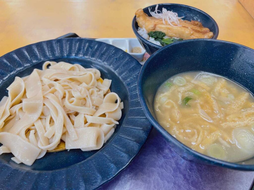 帰りのSAで晩ごはん