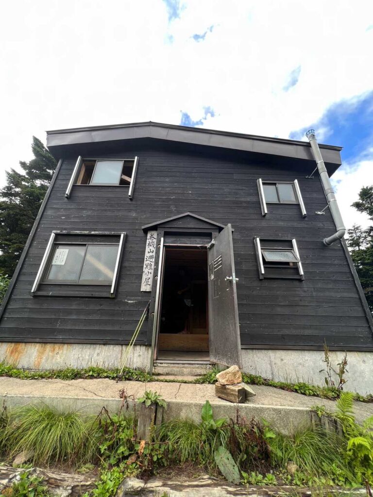 巻機山避難小屋
