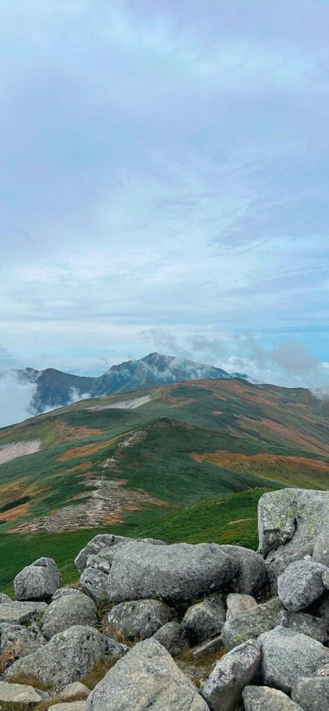 山頂から先の稜線