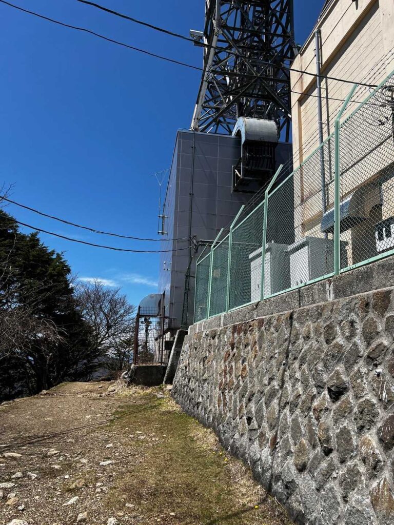 御巣鷹山だけど…電波塔かな / 頂上どこだ(´・ω・｀)???