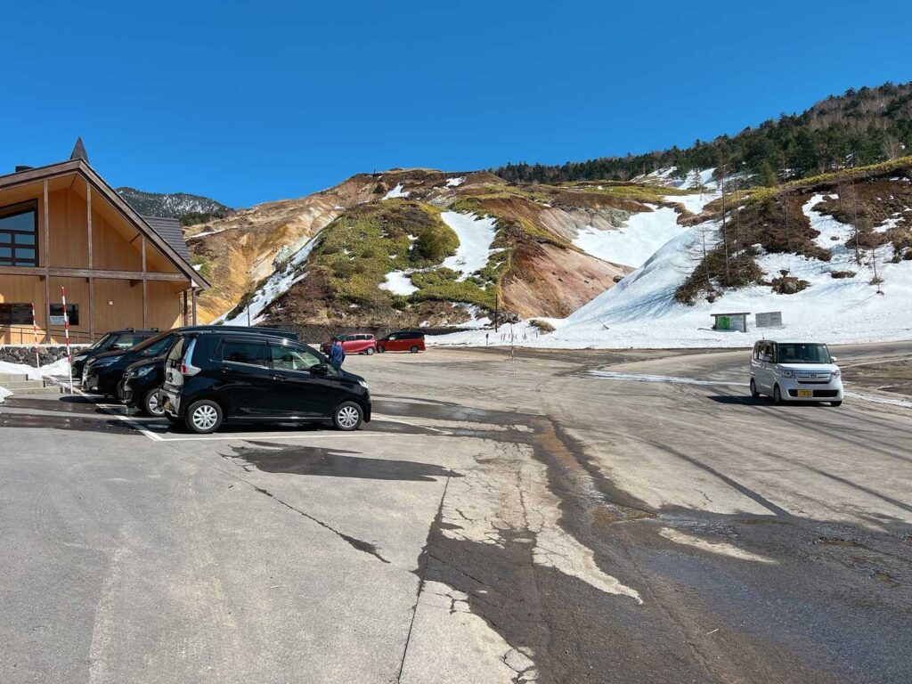 万座自然情報館の駐車場に無事帰着