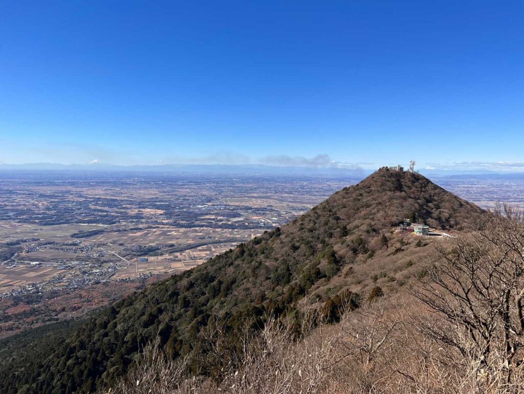 女体山から男体山方面の眺め