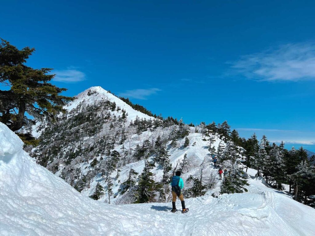 四阿山の山頂が目の前に