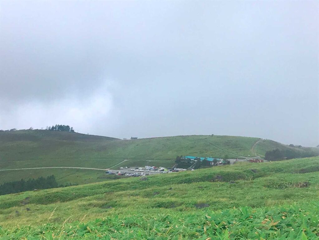 下山中、少し青空が見えてきた