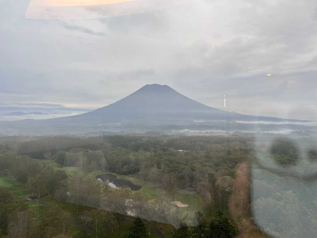 翌朝のニセコからの羊蹄山