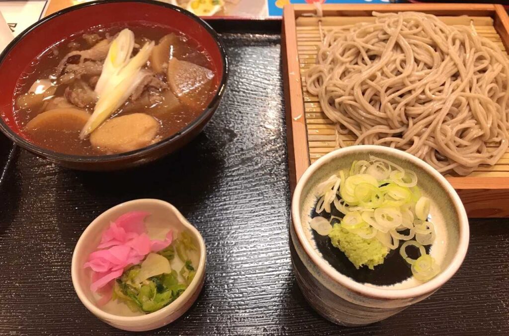 山形名物の芋煮とお蕎麦